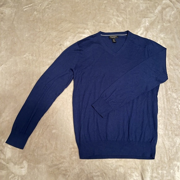 Banana Republic - Luxury Blend Blue V-Neck Sweater - Picture 2 of 8